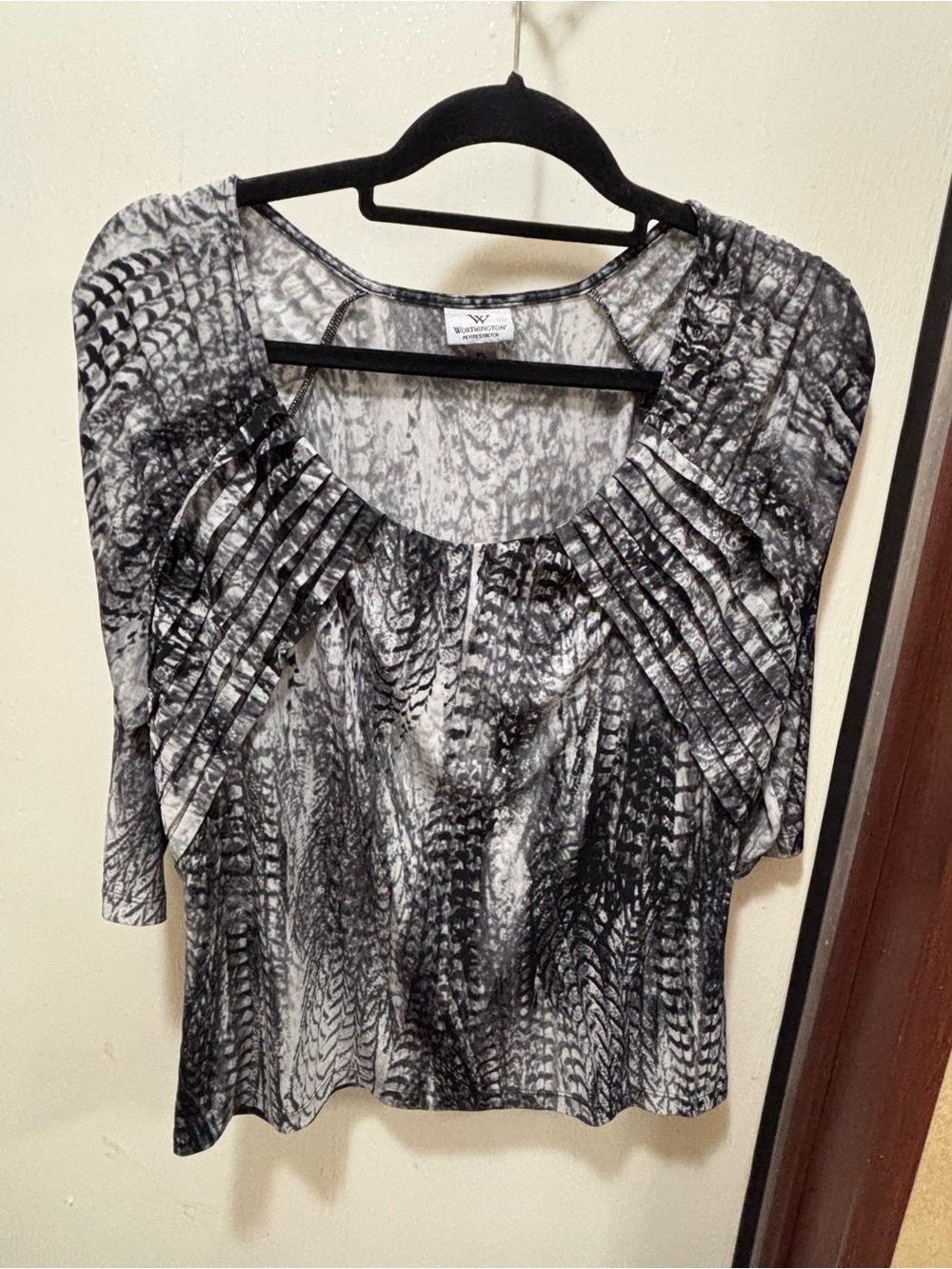 Worthington Black & Gray Pleated Yoke Short Sleeve Blouse